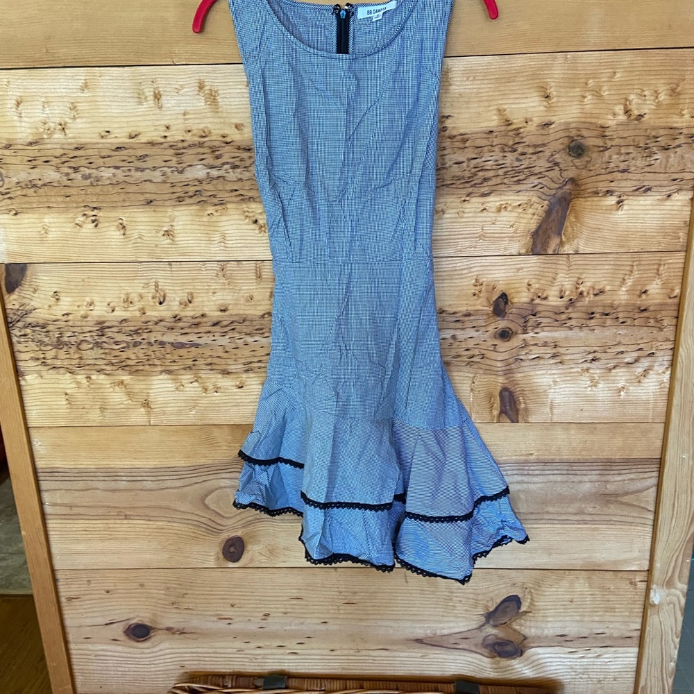 Cute summer dress size 8 cotton comfortable